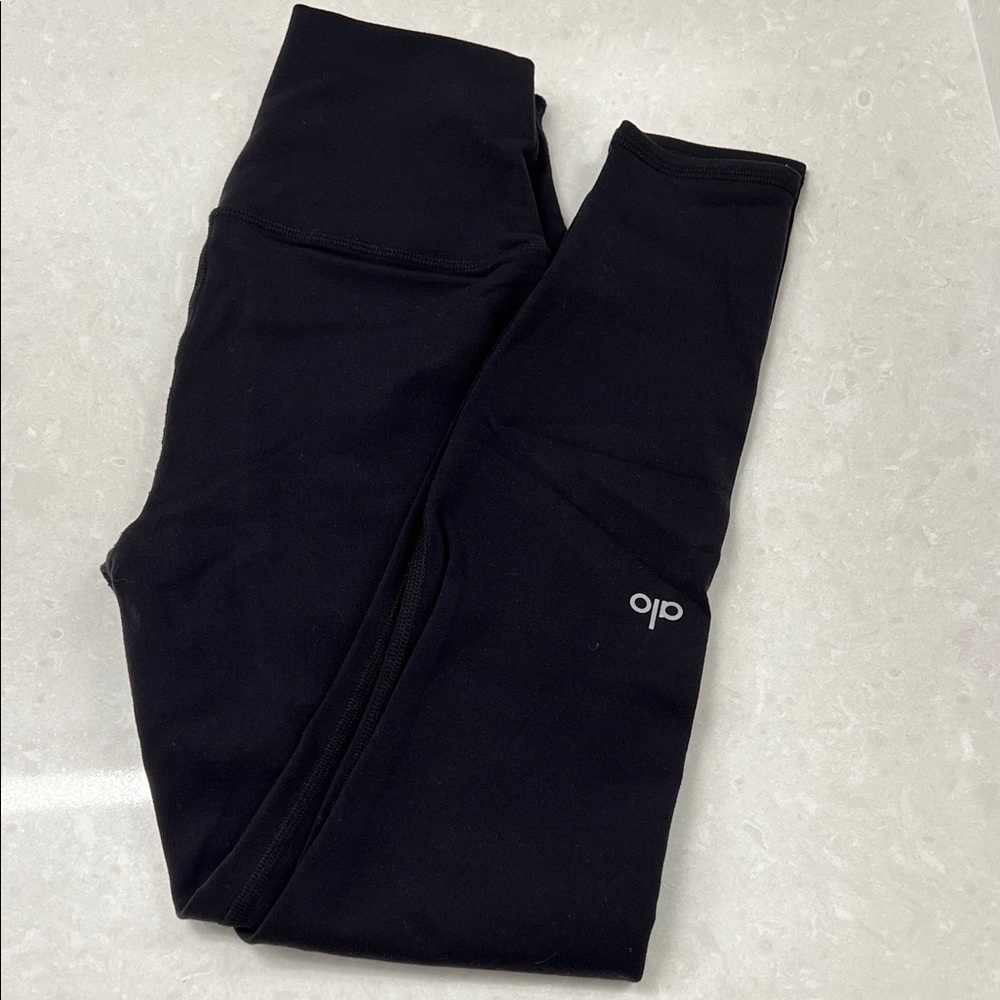 ALO Yoga 7/8 Airbrush leggings in black (size XS)